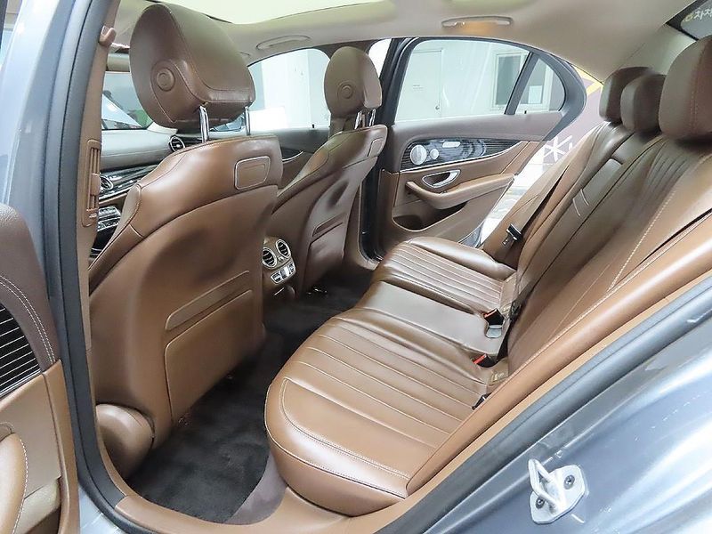 2020 Mercedes-Benz E-Class E450 4MATIC Exclusive photo 10