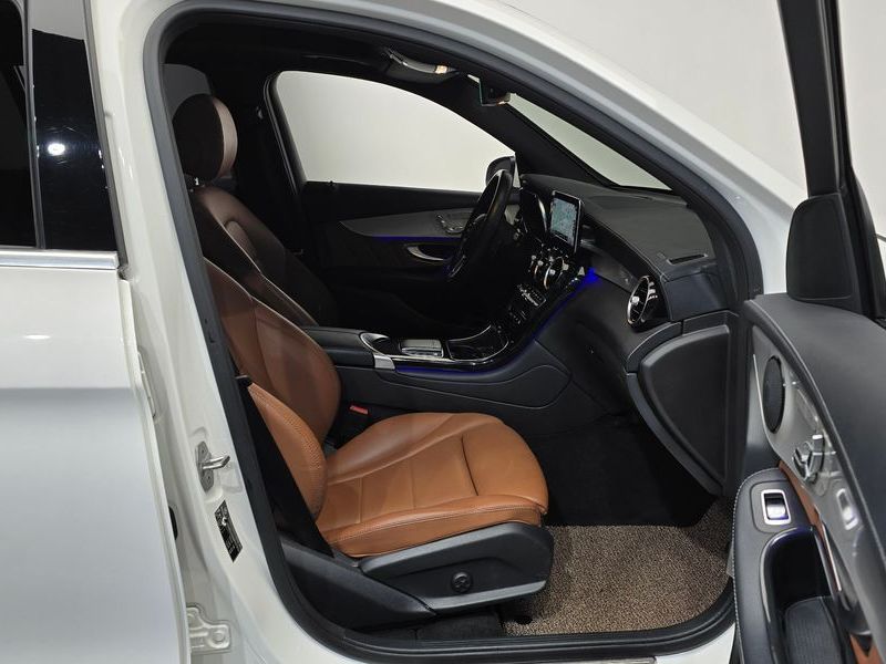 2021 Mercedes-Benz C-Class GLC220 d 4MATIC photo 11
