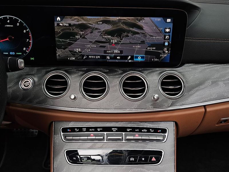2021 Mercedes-Benz E-Class E350 4MATIC AMG Line photo 14