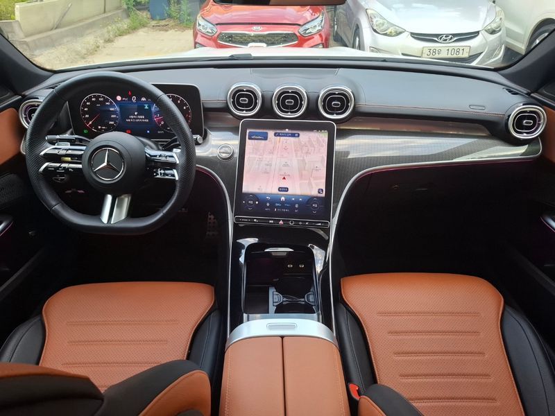 2025 Mercedes-Benz C-Class C200 AMG Line photo 7
