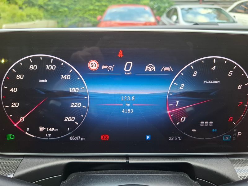 2025 Mercedes-Benz C-Class C200 AMG Line photo 8