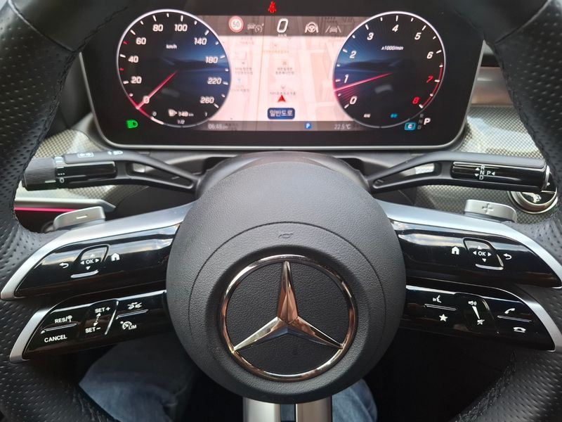 2025 Mercedes-Benz C-Class C200 AMG Line photo 9