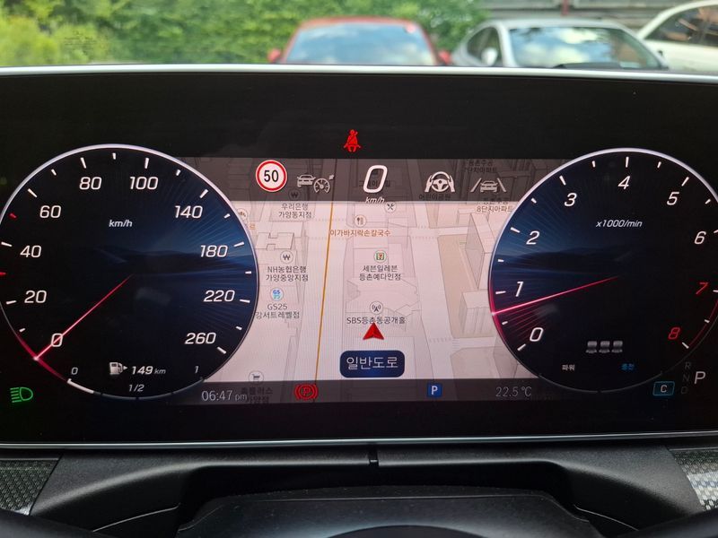 2025 Mercedes-Benz C-Class C200 AMG Line photo 13