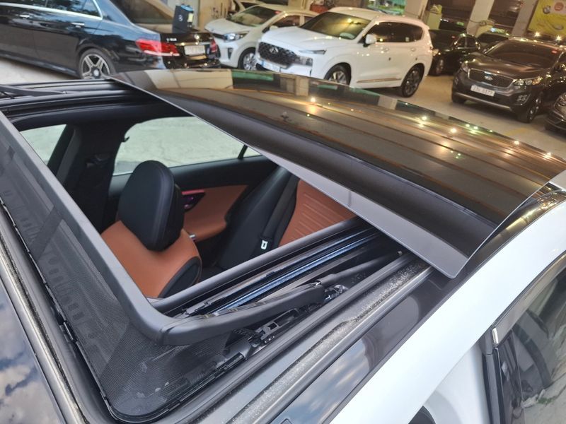 2025 Mercedes-Benz C-Class C200 AMG Line photo 19