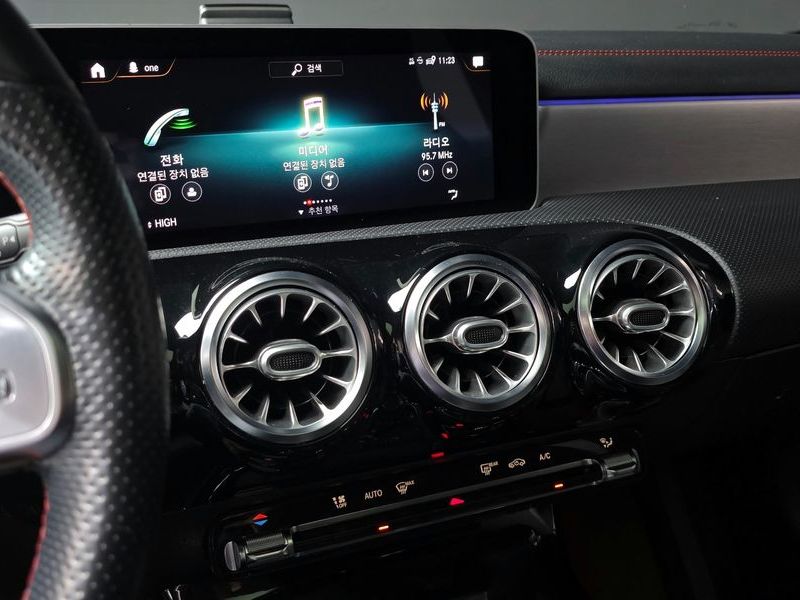 2020 Mercedes-Benz A-Class CLA250 4MATIC photo 13