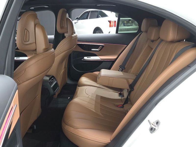 2026 Mercedes-Benz E-Class E200 AMG Line photo 11
