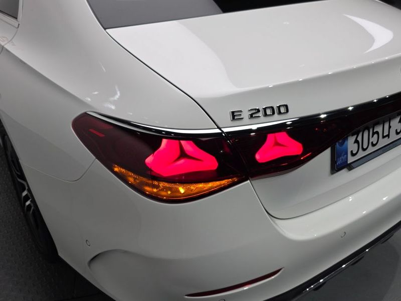 2026 Mercedes-Benz E-Class E200 AMG Line photo 23