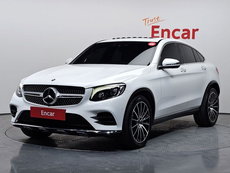 2019 Mercedes-Benz C-Class GLC300 4MATIC AMG Line Coupe photo 1