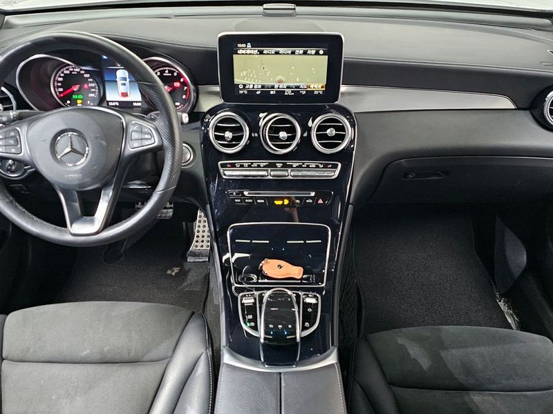 2019 Mercedes-Benz C-Class GLC300 4MATIC AMG Line Coupe photo 7