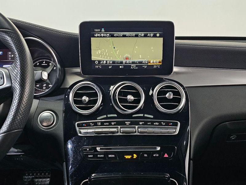 2019 Mercedes-Benz C-Class GLC300 4MATIC AMG Line Coupe photo 14