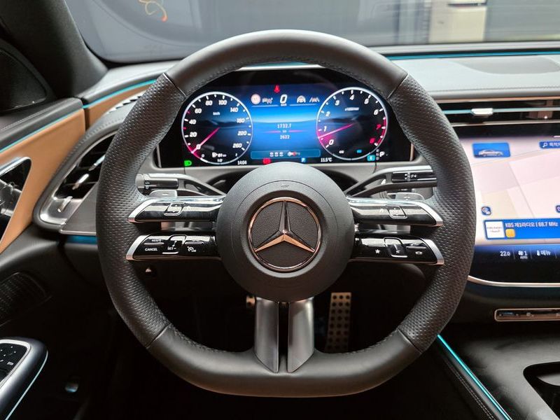 2026 Mercedes-Benz E-Class E200 AMG Line photo 13