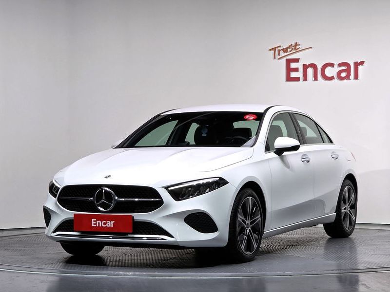 2025 Mercedes-Benz A-Class A220 Sedan photo 1