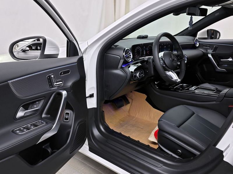 2025 Mercedes-Benz A-Class A220 Sedan photo 10