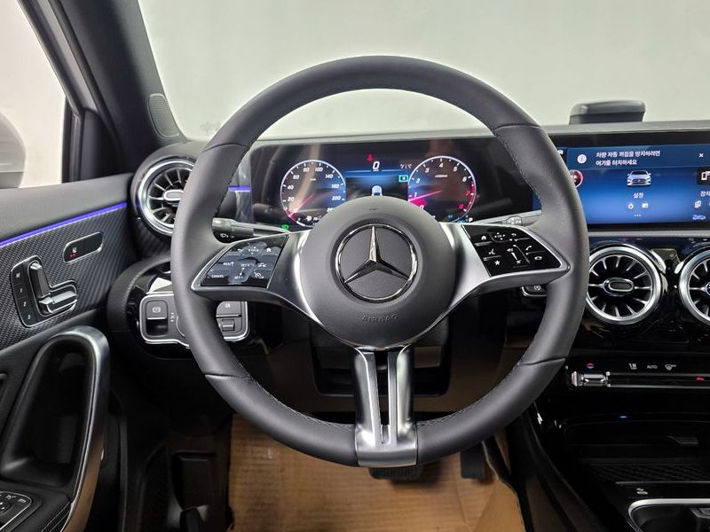 2025 Mercedes-Benz A-Class A220 Sedan photo 13
