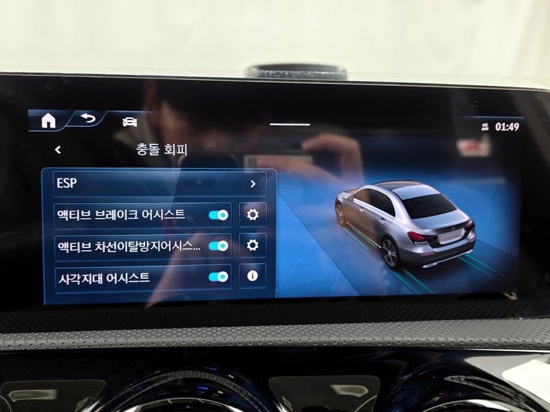 2025 Mercedes-Benz A-Class A220 Sedan photo 16