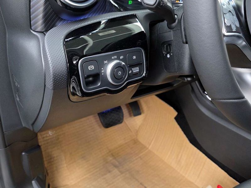 2025 Mercedes-Benz A-Class A220 Sedan photo 18