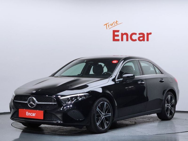2025 Mercedes-Benz A-Class A220 Sedan photo 1