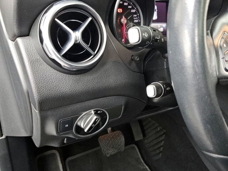 2018 Mercedes-Benz A-Class GLA220 photo 28