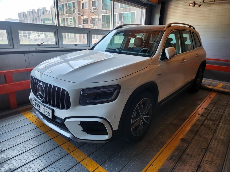 2025 Mercedes-Benz B-Class AMG GLB35 4MATIC photo 1