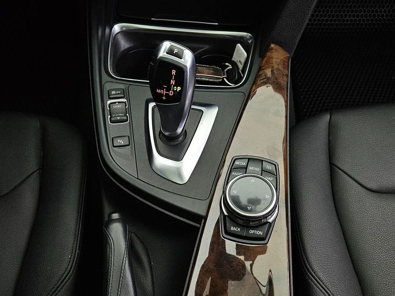 2014 BMW 3 Series 320d photo 9