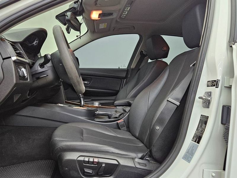 2014 BMW 3 Series 320d photo 10