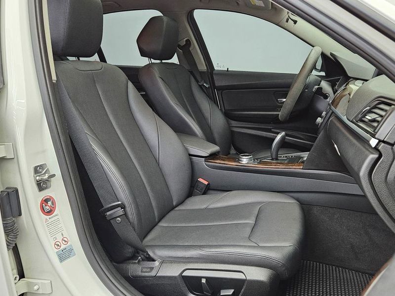 2014 BMW 3 Series 320d photo 11