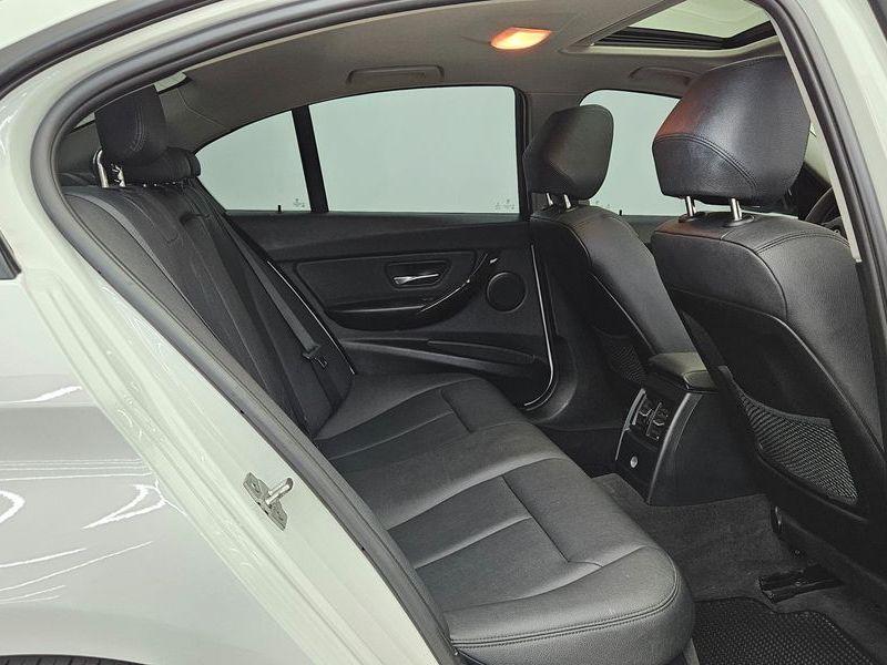 2014 BMW 3 Series 320d photo 12
