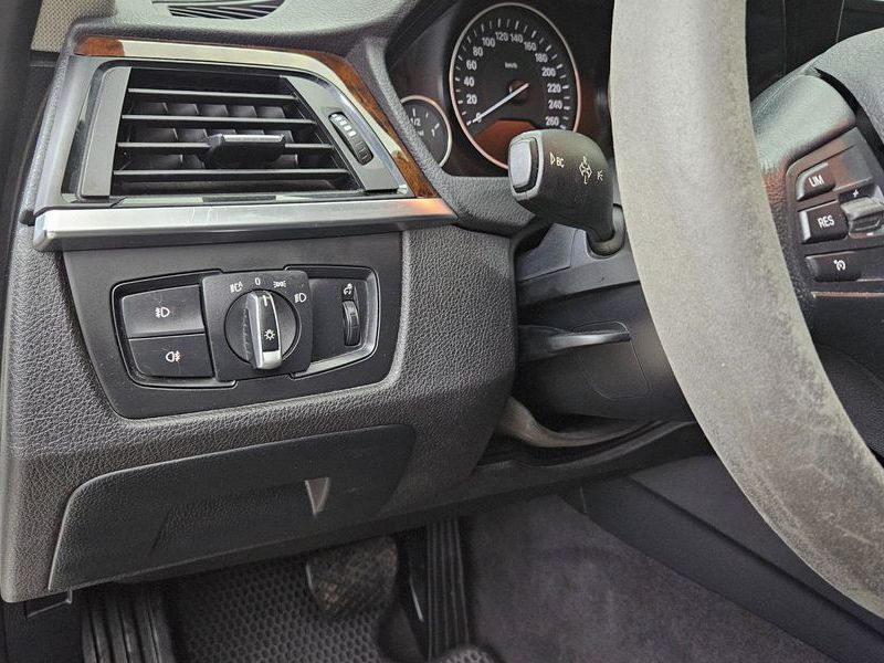 2014 BMW 3 Series 320d photo 16