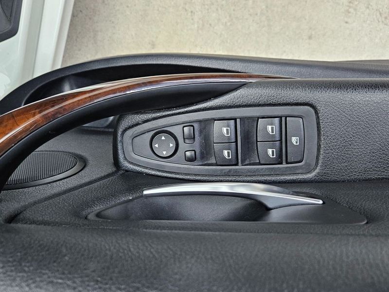 2014 BMW 3 Series 320d photo 17