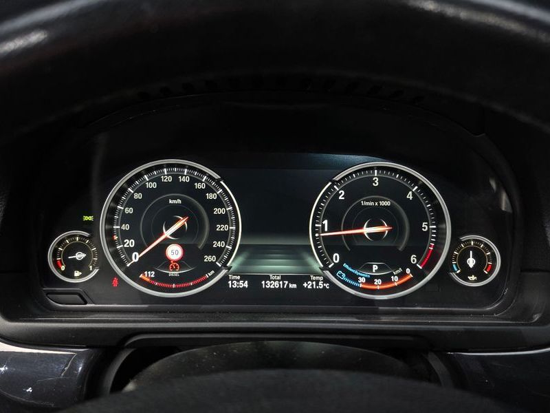 2014 BMW 5 Series 520d xDrive photo 8