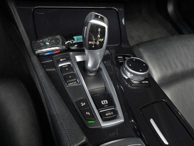 2014 BMW 5 Series 520d xDrive photo 9