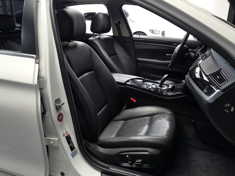 2014 BMW 5 Series 520d xDrive photo 11