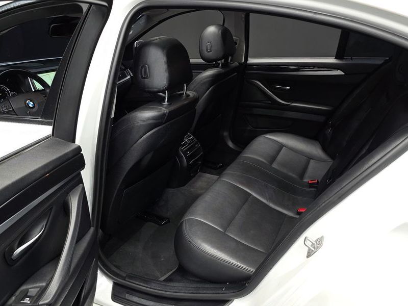 2014 BMW 5 Series 520d xDrive photo 12