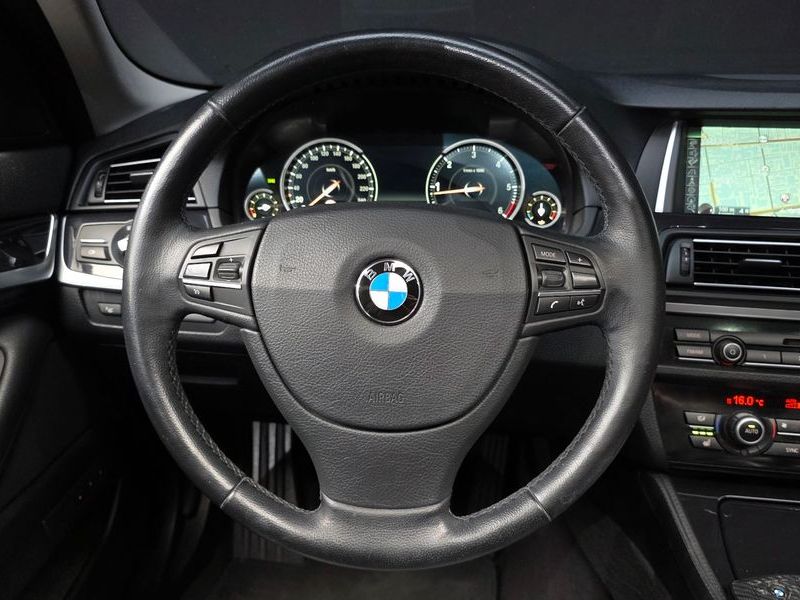 2014 BMW 5 Series 520d xDrive photo 13