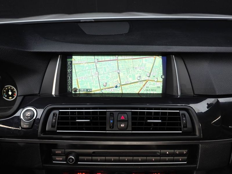 2014 BMW 5 Series 520d xDrive photo 14