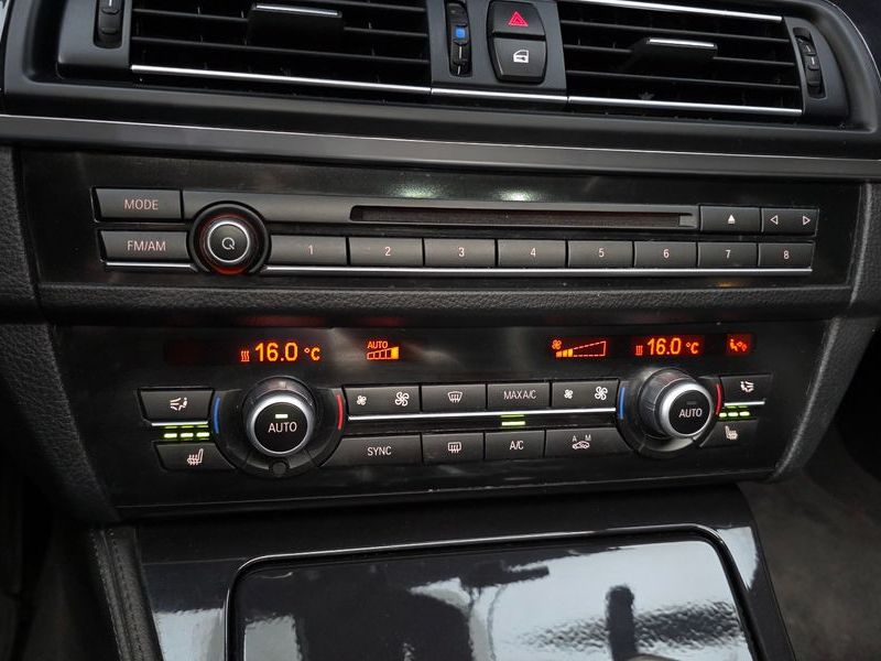 2014 BMW 5 Series 520d xDrive photo 16