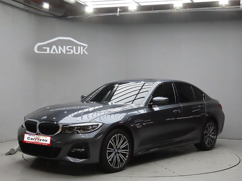 2022 BMW 3 Series 320e M Sports photo 1