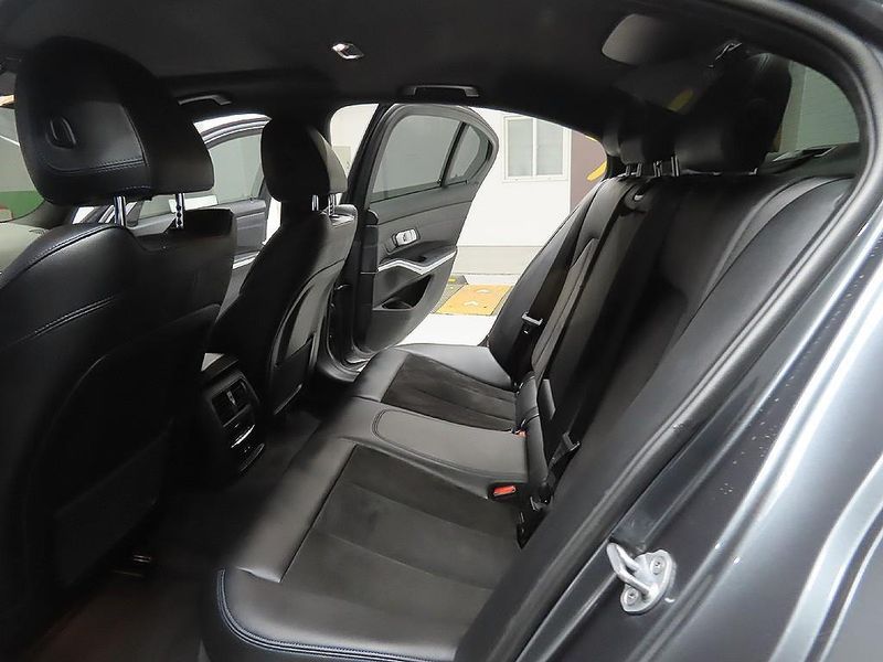 2022 BMW 3 Series 320e M Sports photo 10