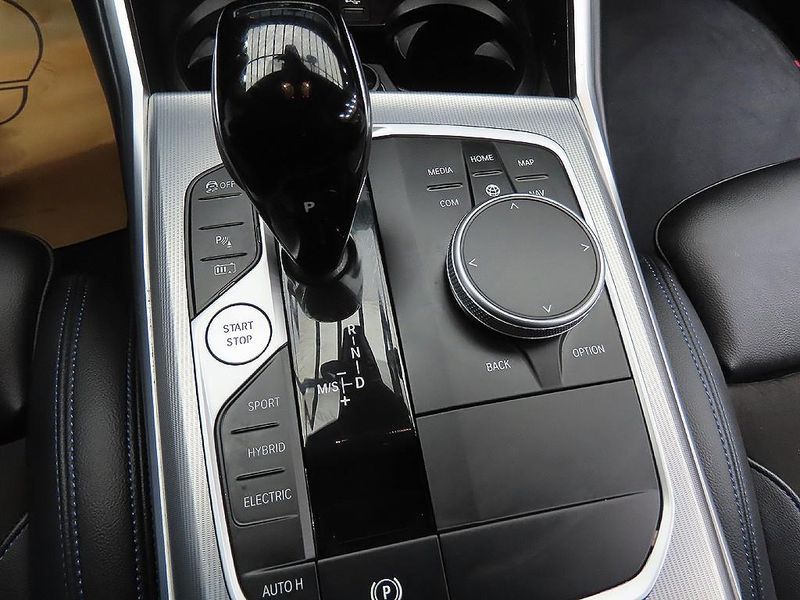 2022 BMW 3 Series 320e M Sports photo 12