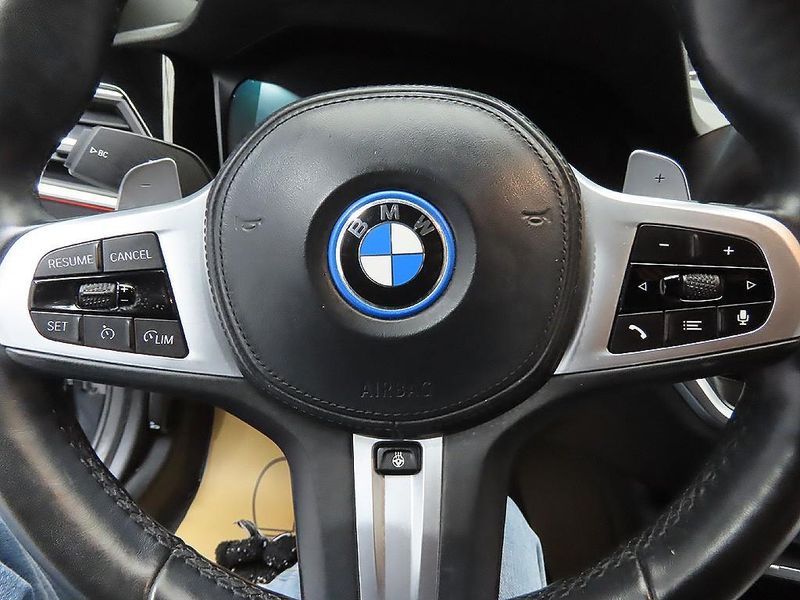 2022 BMW 3 Series 320e M Sports photo 13