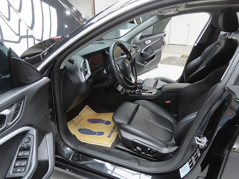 2021 BMW 2 Series 220i Advantage photo 7