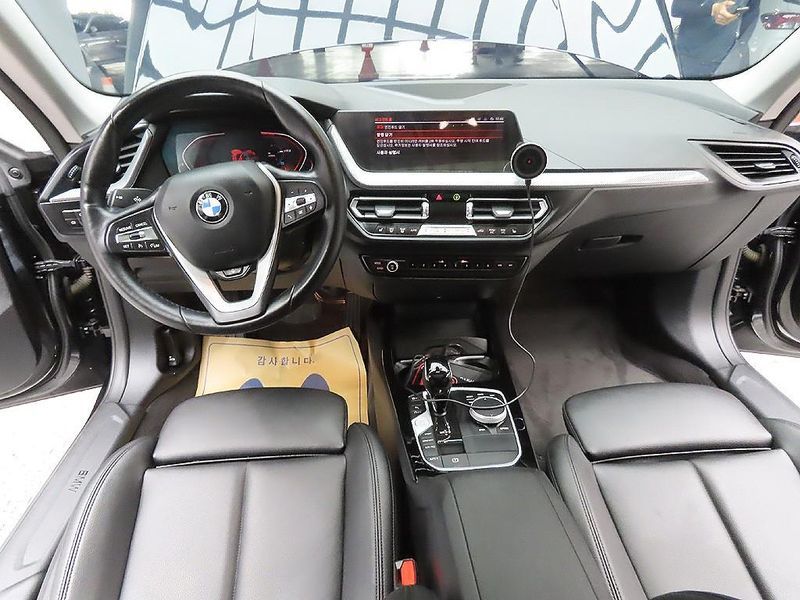 2021 BMW 2 Series 220i Advantage photo 9