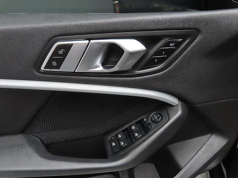 2021 BMW 2 Series 220i Advantage photo 11