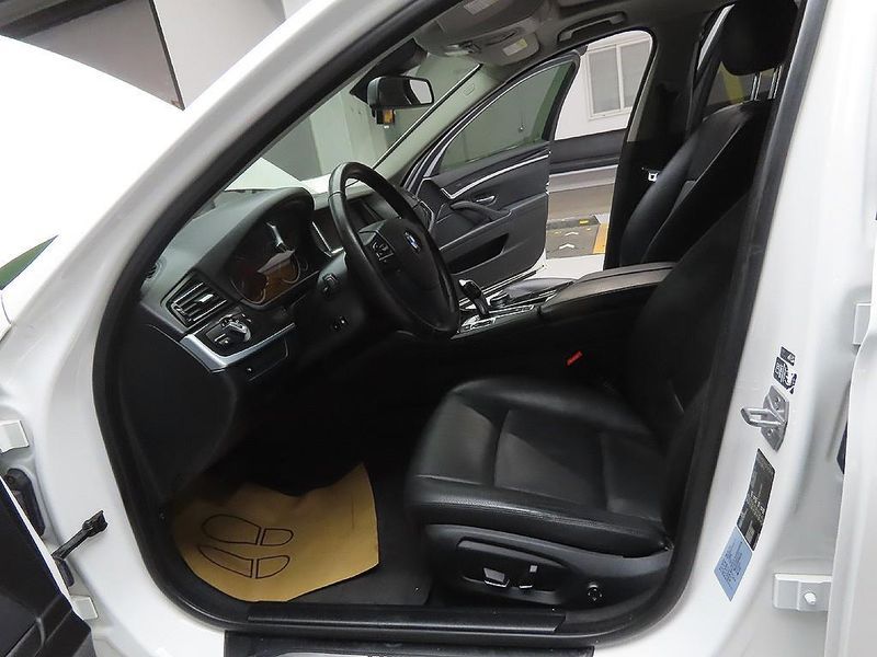 2015 BMW 5 Series 520d photo 7