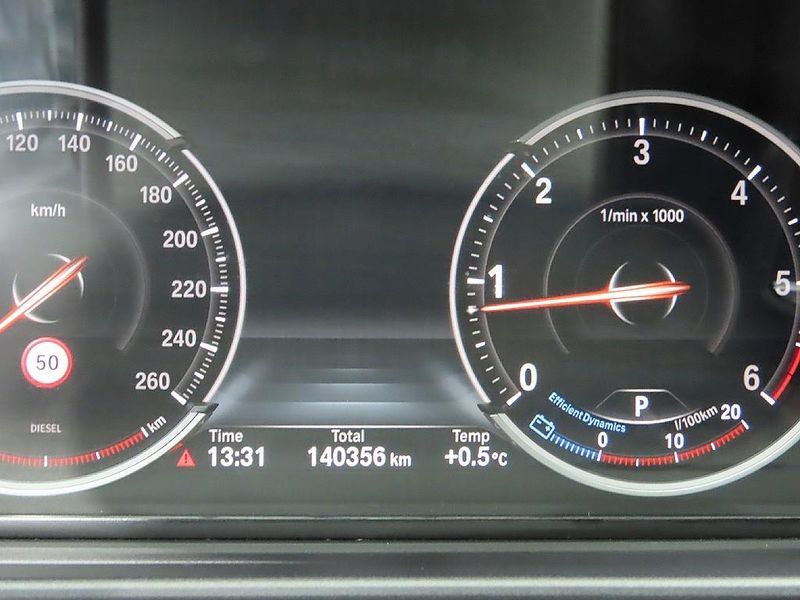 2015 BMW 5 Series 520d photo 8