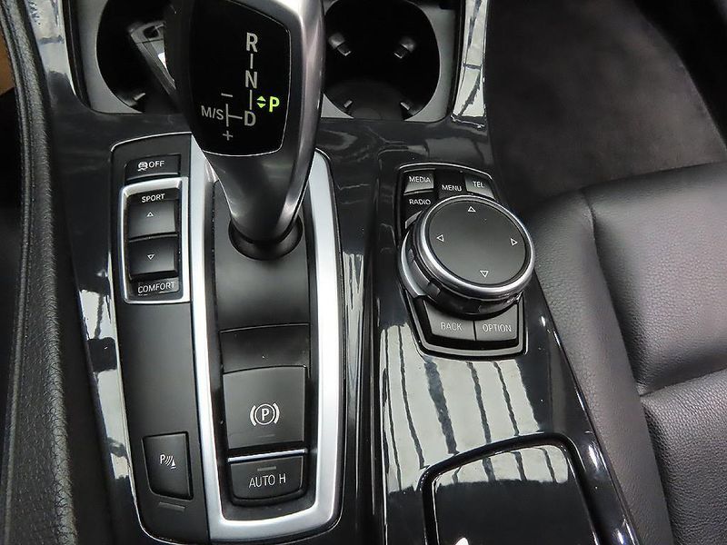 2015 BMW 5 Series 520d photo 9