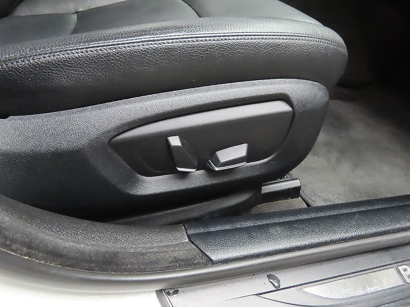 2015 BMW 5 Series 520d photo 10