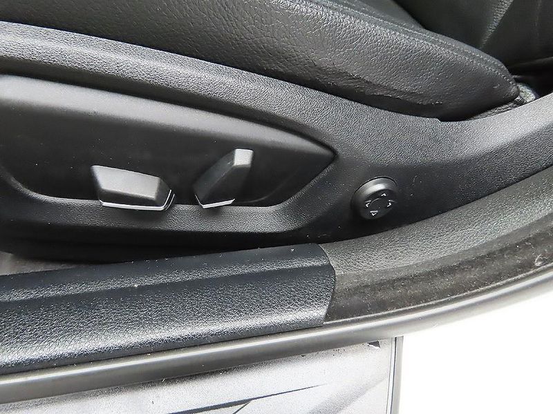 2015 BMW 5 Series 520d photo 12