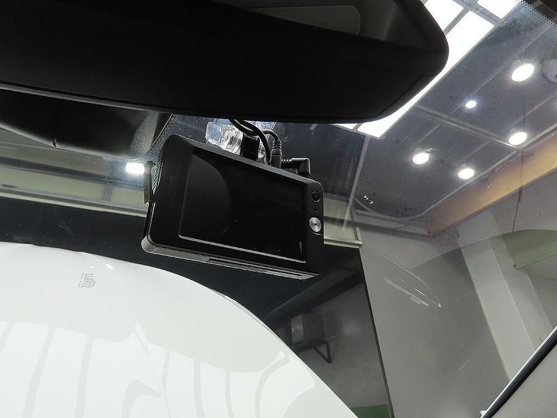 2015 BMW 5 Series 520d photo 16