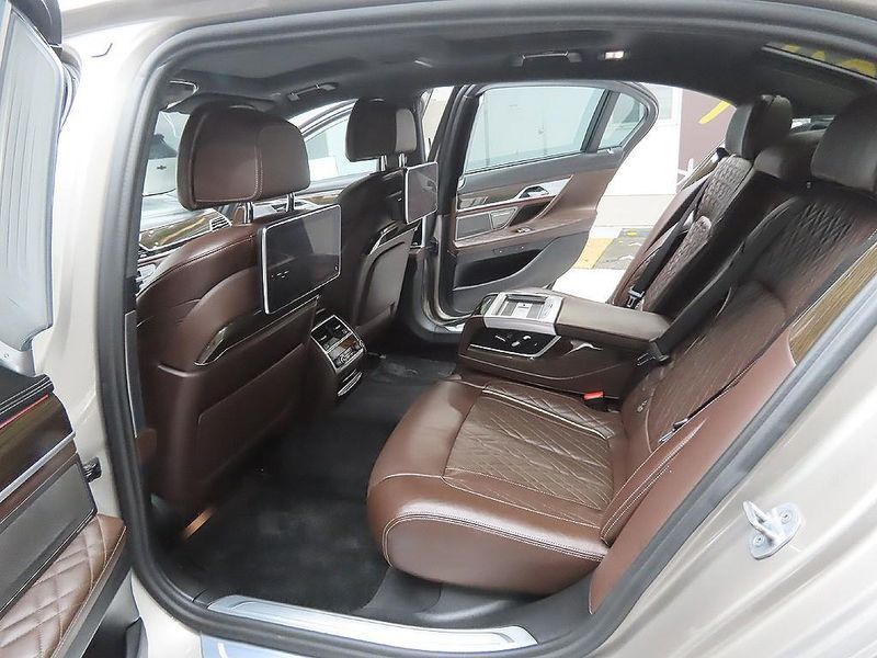 2021 BMW 7 Series 745Le iPerformance Design Pure Excellence photo 10